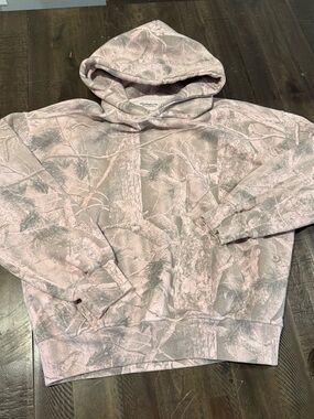 Pink camo hoodie 
Abercrombie and fitch
Woman’s or kids. XS